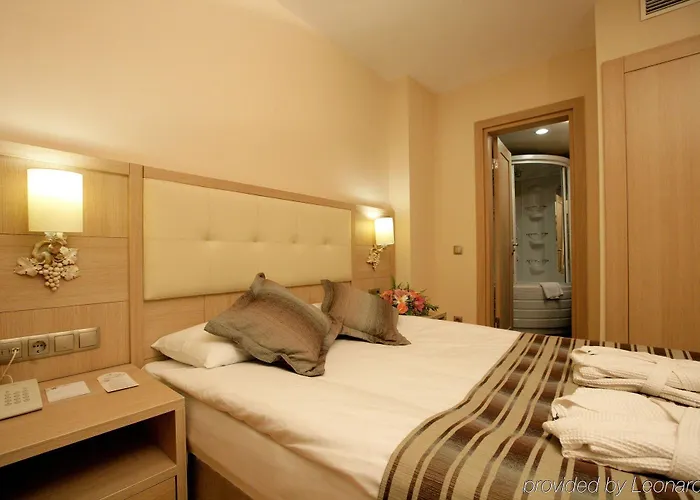 Grand Pearl & Semesteranläggning (resort)