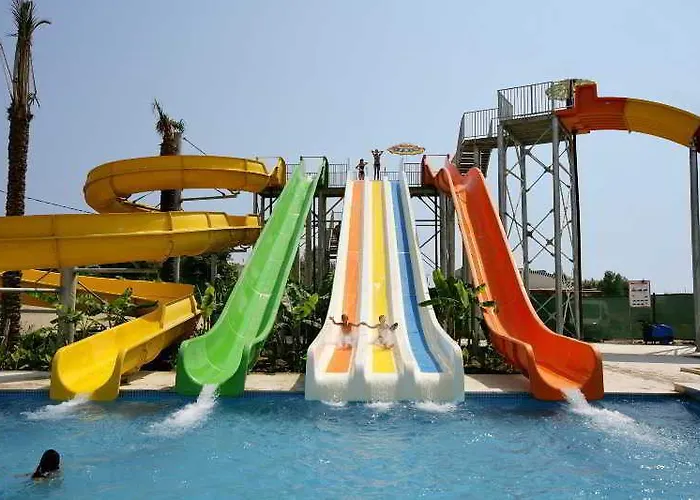 Grand Pearl & Semesteranläggning (resort)