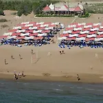 Grand Pearl & Semesteranläggning (resort)